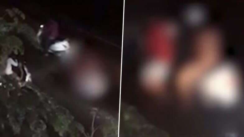 कर्नाटक: नग्न अवस्था में बाइक पर सवार महिला का वीडियो हुआ वायरल, जांच में जुटी पुलिस कर्नाटक: नग्न अवस्था में बाइक पर सवार महिला का वीडियो हुआ वायरल, जांच में जुटी पुलिस