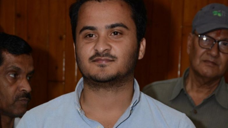 मोहम्मद अली जौहर यूनिवर्सिटी में दीवार पर चिपकाए गए नोटिस को लेकर किया विरोध प्रदर्शन