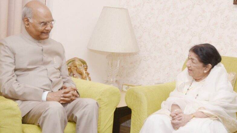 लता मंगेशकर से उनके घर पर मिले राष्ट्रपति रामनाथ कोविंद, गायिका ने ट्विटर पर सांझा की तस्वीरें लता मंगेशकर से उनके घर पर मिले राष्ट्रपति रामनाथ कोविंद, गायिका ने ट्विटर पर सांझा की तस्वीरें