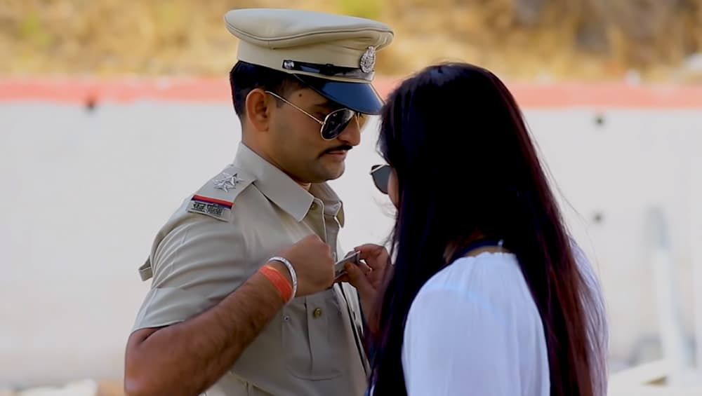 राजस्थान: मंगेतर से पुलिस अधिकारी का रिश्वत लेता हुआ वीडियो वायरल, भड़का पुलिस महकमा राजस्थान: मंगेतर से पुलिस अधिकारी का रिश्वत लेता हुआ वीडियो वायरल, भड़का पुलिस महकमा