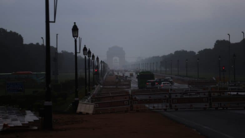 दिल्ली-NCR में बारिश से मौसम हुआ सुहावना, गर्मी और उमस से मिली राहत- डायवर्ट की गई 4 उड़ानें दिल्ली-NCR में बारिश से मौसम हुआ सुहावना, गर्मी और उमस से मिली राहत- डायवर्ट की गई 4 उड़ानें