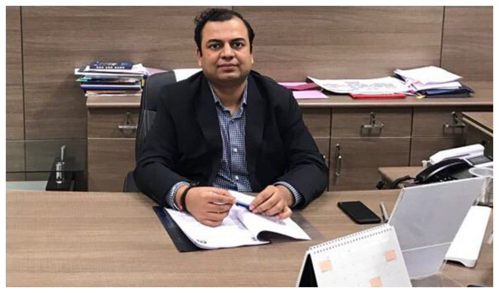 गुजरात के IAS अधिकारी गौरव दहिया के खिलाफ कार्रवाई, दो शादी करने के आरोप में निलंबित गुजरात के IAS अधिकारी गौरव दहिया के खिलाफ कार्रवाई, दो शादी करने के आरोप में निलंबित