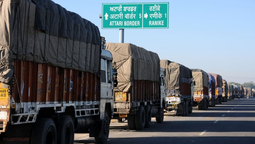 जम्मू-कश्मीर: अनुच्छेद 370 हटाए जानें के बाद से बौखलाए पाकिस्तान ने भारत संग व्यापार औपचारिक रूप से किए स्थगित जम्मू-कश्मीर: अनुच्छेद 370 हटाए जानें के बाद से बौखलाए पाकिस्तान ने भारत संग व्यापार औपचारिक रूप से किए स्थगित