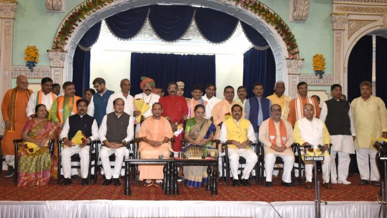 उत्तर प्रदेश: सीएम योगी आदित्यनाथ ने अपने नए मंत्रीमंडल से कहा- ट्रांसफर और पोस्टिंग के मामलों से रहें दूर
