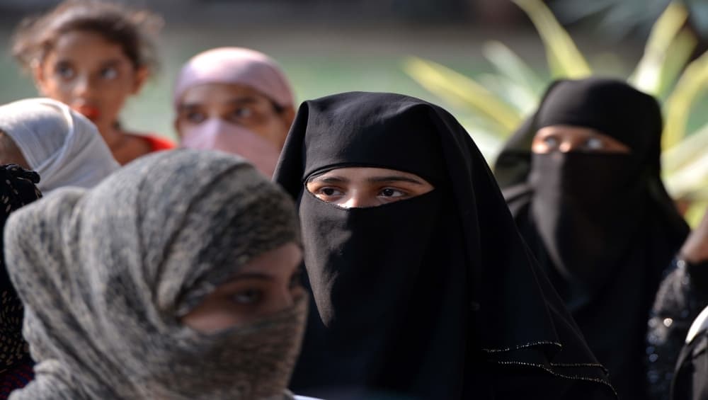 महाराष्ट्र में मुसलमानों के 5 फीसदी आरक्षण पर सस्पेंस बरकरार, पक्ष-विपक्ष आमने सामने महाराष्ट्र में मुसलमानों के 5 फीसदी आरक्षण पर सस्पेंस बरकरार, पक्ष-विपक्ष आमने सामने