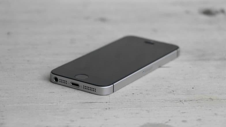 Shocking! सेक्स के दौरान कपल्स की बातों को रिकॉर्ड करता था Apple Siri, यूजर्स की प्राइवेसी से हुआ खिलवाड़ Shocking! सेक्स के दौरान कपल्स की बातों को रिकॉर्ड करता था Apple Siri, यूजर्स की प्राइवेसी से हुआ खिलवाड़