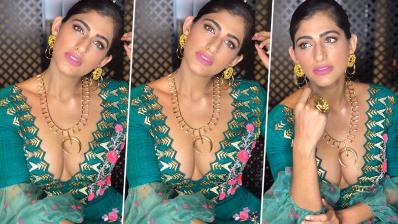 Sacred Games की कूकू उर्फ कुब्रा सैत ने पोस्ट की हॉट फोटो, सेक्सी अंदाज देखकर उड़े फैंस के होश
