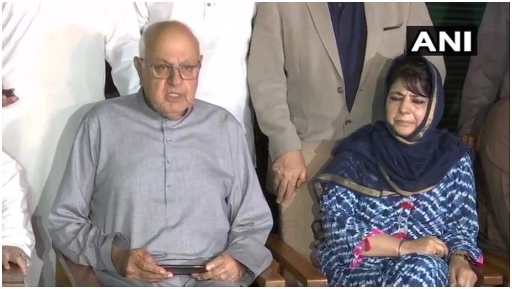 गुपकार प्रत्याशियों के साथ किए जा रहे आचरण को लेकर  पूर्व सीएम  फारुख अब्दुल्ला ने चुनाव आयोग को लिखा पत्र 