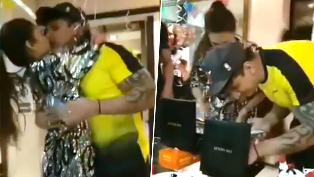 प्रिंस नरूला ने युविका चौधरी को किया Kiss, इस शानदार अंदाज में मनाया पत्नी का जन्मदिन, देखें वीडियो प्रिंस नरूला ने युविका चौधरी को किया Kiss, इस शानदार अंदाज में मनाया पत्नी का जन्मदिन, देखें वीडियो