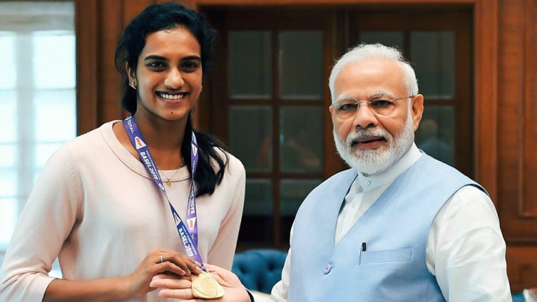 वर्ल्ड चैम्पियन पीवी सिंधु से पीएम मोदी ने की मुलाकात, गोल्डन गर्ल को बताया भारत का गौरव