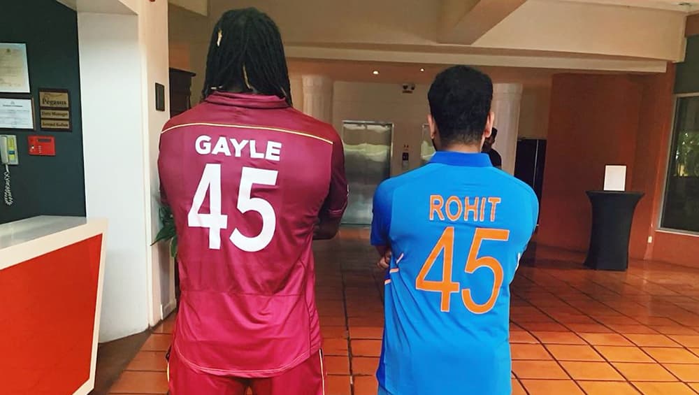 रोहित शर्मा ने क्रिस गेल के साथ इंस्टाग्राम पर शेयर की तस्वीर, जानें क्या छुपा है राज रोहित शर्मा ने क्रिस गेल के साथ इंस्टाग्राम पर शेयर की तस्वीर, जानें क्या छुपा है राज