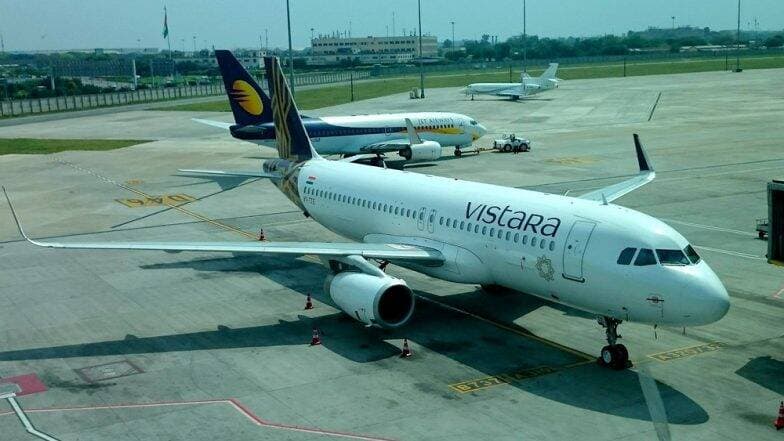 Vistara Airlines की फ्लाइट ने तकनीकी खामी के चलते की मुंबई में लैंडिग, हैदराबाद के लिए भरी थी उड़ान Vistara Airlines की फ्लाइट ने तकनीकी खामी के चलते की मुंबई में लैंडिग, हैदराबाद के लिए भरी थी उड़ान