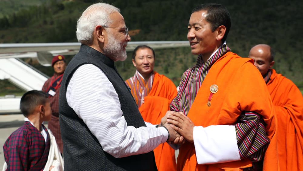 चंद्रयान 2 पर भूटान के पीएम लोटे शेरिंग ने कहा- हम प्रधानमंत्री मोदी को जानते हैं, इस पर कोई शंका नहीं- ISRO एक दिन जरूर कामयाब होगा चंद्रयान 2 पर भूटान के पीएम लोटे शेरिंग ने कहा- हम प्रधानमंत्री मोदी को जानते हैं, इस पर कोई शंका नहीं- ISRO एक दिन जरूर कामयाब होगा