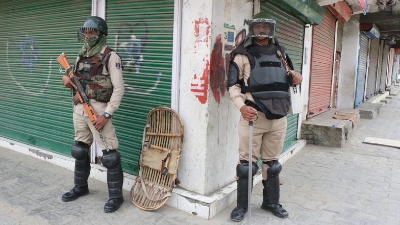 कश्मीर में शनिवार से पोस्ट पेड मोबाइल फोन सेवा हो सकती है बहाल