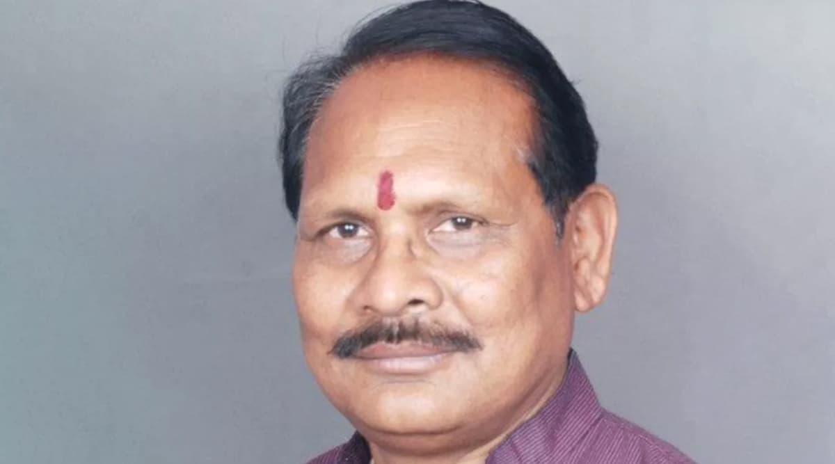 छत्तीसगढ़ के मंत्री प्रेमसाय सिंह टेकाम का ट्रेन से बैग हुआ चोरी, पीएम नरेंद्र मोदी की सरकार पर लगा दिया 'आरोप'