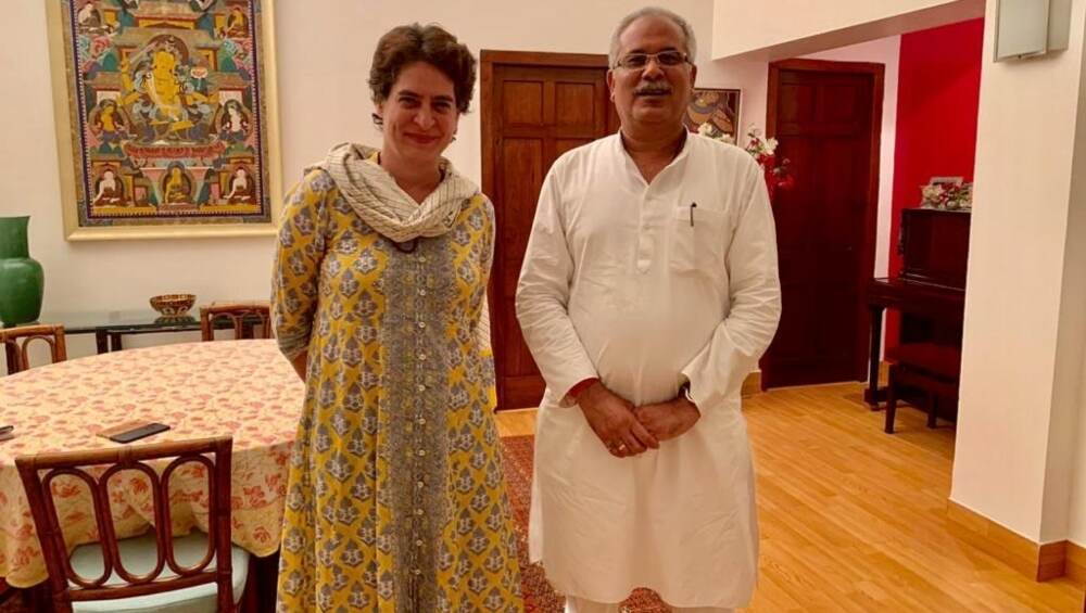 कांग्रेस महासचिव प्रियंका गांधी वाड्रा ने छत्तीसगढ़ के सीएम भूपेश बघेल से की मुलाकात कांग्रेस महासचिव प्रियंका गांधी वाड्रा ने छत्तीसगढ़ के सीएम भूपेश बघेल से की मुलाकात
