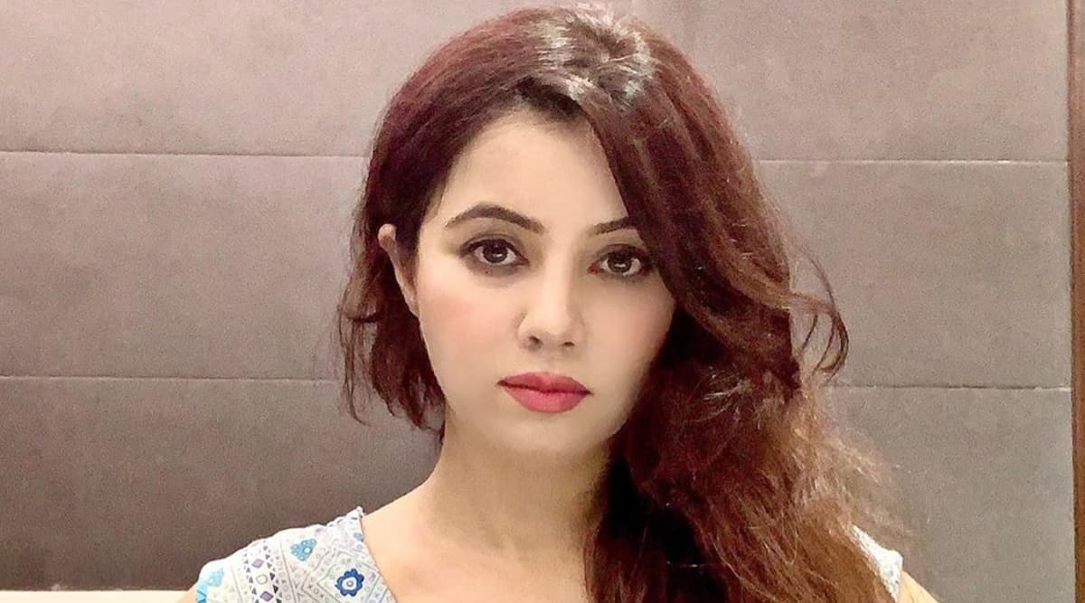 जंगली जानवरों को पालतू बनाने पर गायक रबी पीरजादा के खिलाफ वारंट जंगली जानवरों को पालतू बनाने पर गायक रबी पीरजादा के खिलाफ वारंट