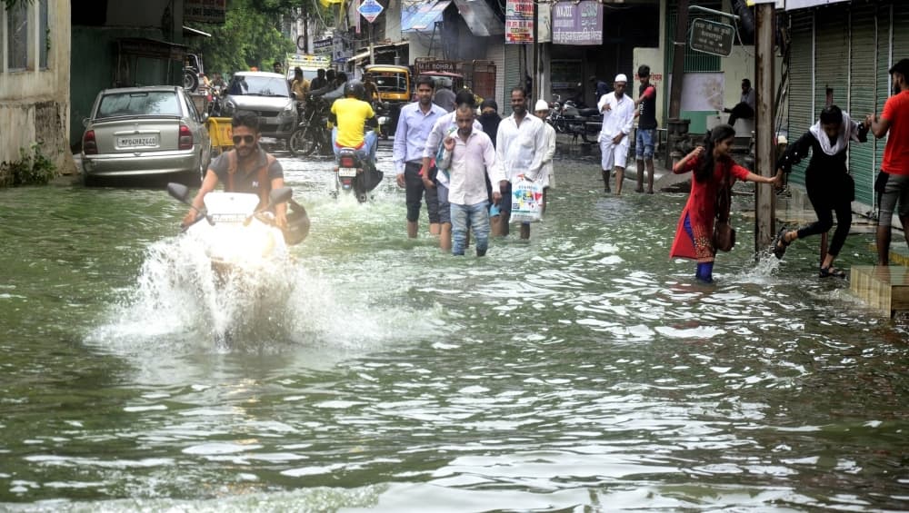मध्यप्रदेश में बाढ़ के कारण अब तक 225 की हुई मौत, किसानों की बढ़ी मुश्किलें