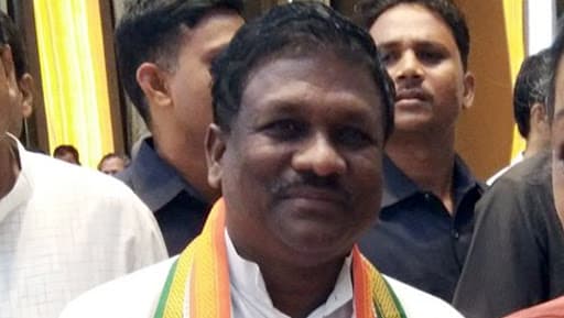 छत्तीसगढ़: कांग्रेस MLA बृहस्पति सिंह के बिगड़े बोल, कहा- गड़बड़ी करने वाले अधिकारियों को जूता मारना पड़े तो मारो छत्तीसगढ़: कांग्रेस MLA बृहस्पति सिंह के बिगड़े बोल, कहा- गड़बड़ी करने वाले अधिकारियों को जूता मारना पड़े तो मारो