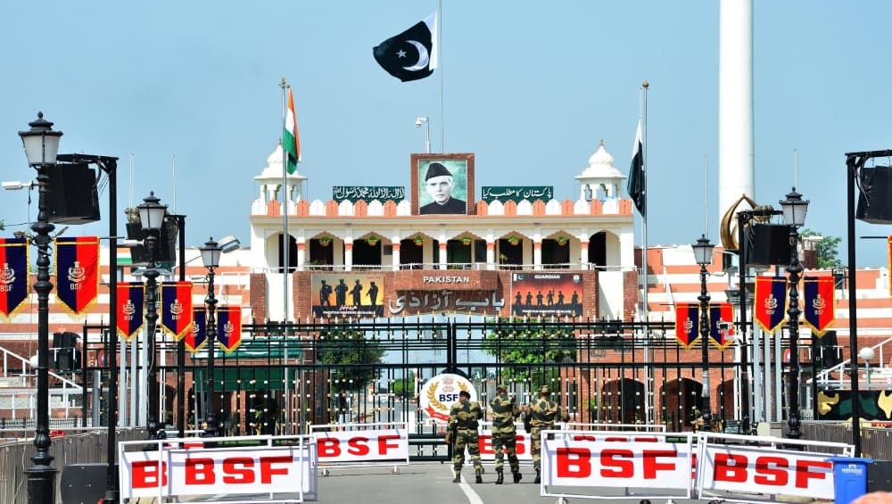 अटारी-वाघा सीमा पर आवागमन रुकने और व्यापारिक गतिविधियां बंद होने से पाकिस्तानी कुली हुए भुखमरी के शिकार अटारी-वाघा सीमा पर आवागमन रुकने और व्यापारिक गतिविधियां बंद होने से पाकिस्तानी कुली हुए भुखमरी के शिकार