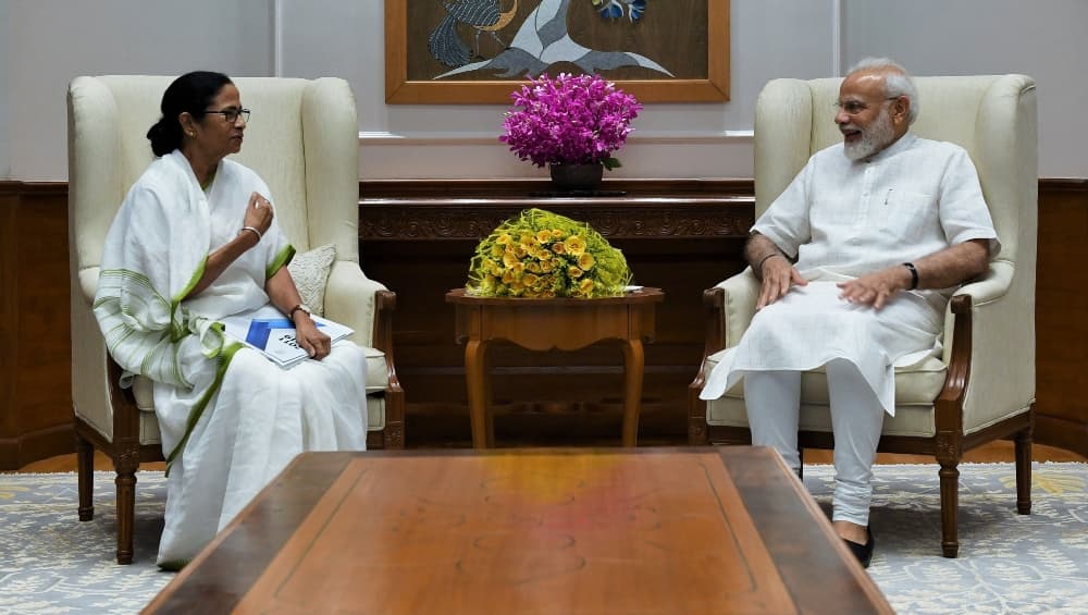 मुख्यमंत्री ममता बनर्जी और पीएम नरेंद्र मोदी की तकरार में पिस रहे बंगाल के किसान, नहीं मिल पा रहा है PM-Kisan योजना का लाभ मुख्यमंत्री ममता बनर्जी और पीएम नरेंद्र मोदी की तकरार में पिस रहे बंगाल के किसान, नहीं मिल पा रहा है PM-Kisan योजना का लाभ