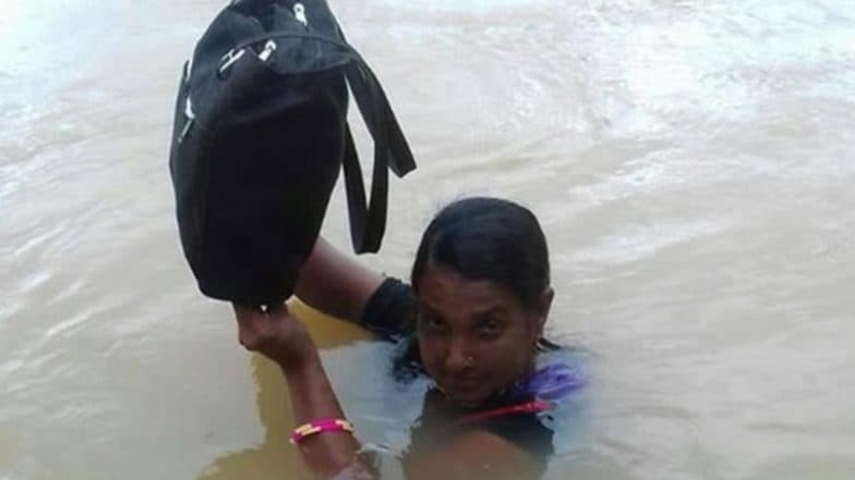 ओडिशा: स्कूल के बच्चों को पढ़ाने के लिए बिनोदिनी 11 साल से रोज करती हैं नदी पार ओडिशा: स्कूल के बच्चों को पढ़ाने के लिए बिनोदिनी 11 साल से रोज करती हैं नदी पार