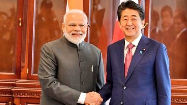 प्रधानमंत्री नरेंद्र मोदी ने रूस में जापान के प्रधानमंत्री शिंजो आबे से की मुलाकात