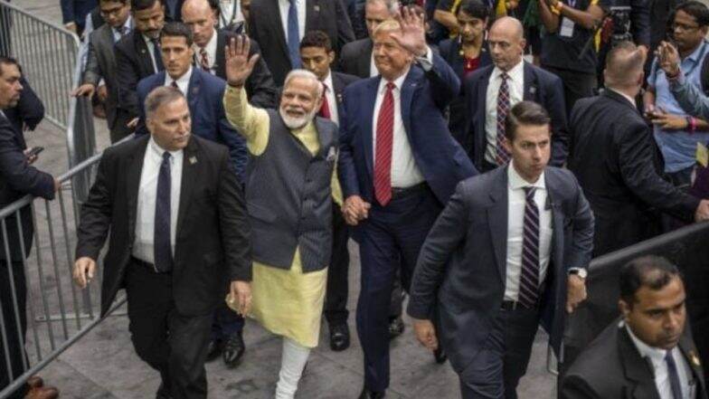 पीएम नरेंद्र मोदी ने 'हाउडी मोदी' कार्यक्रम डोनाल्ड ट्रंप की उम्मीदवारी पर लगाया नारा, कहा 'अबकी बार, ट्रंप सरकार' पीएम नरेंद्र मोदी ने 'हाउडी मोदी' कार्यक्रम डोनाल्ड ट्रंप की उम्मीदवारी पर लगाया नारा, कहा 'अबकी बार, ट्रंप सरकार'