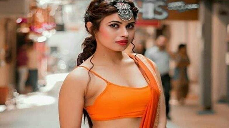 त्योहारों के सीजन में जिम जाए बिना फिट रहने के लिए अपनाएं ये तरीके त्योहारों के सीजन में जिम जाए बिना फिट रहने के लिए अपनाएं ये तरीके