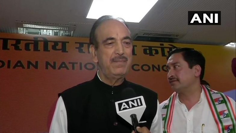 कश्मीर पर बैन के बीच कांग्रेस नेता गुलाम नबी आजाद ने सुप्रीम कोर्ट में दायर याचिका को लेकर कही ये बड़ी बात