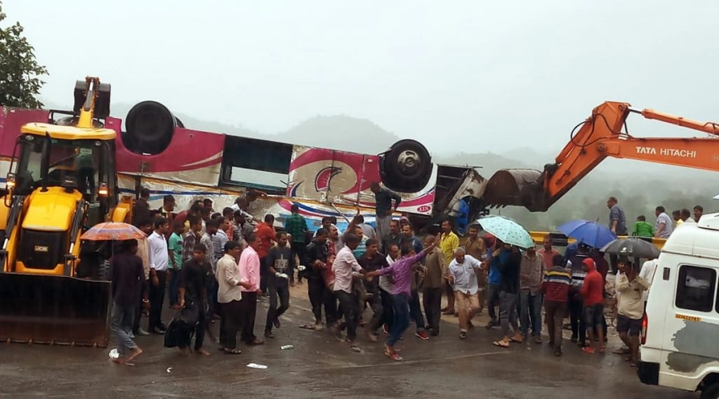 भोपाल में दुर्गा विसर्जन के जुलूस में घुसी तेज रफ्तार कार, एक हेड कांस्टेबल सहित चार लोग घायल