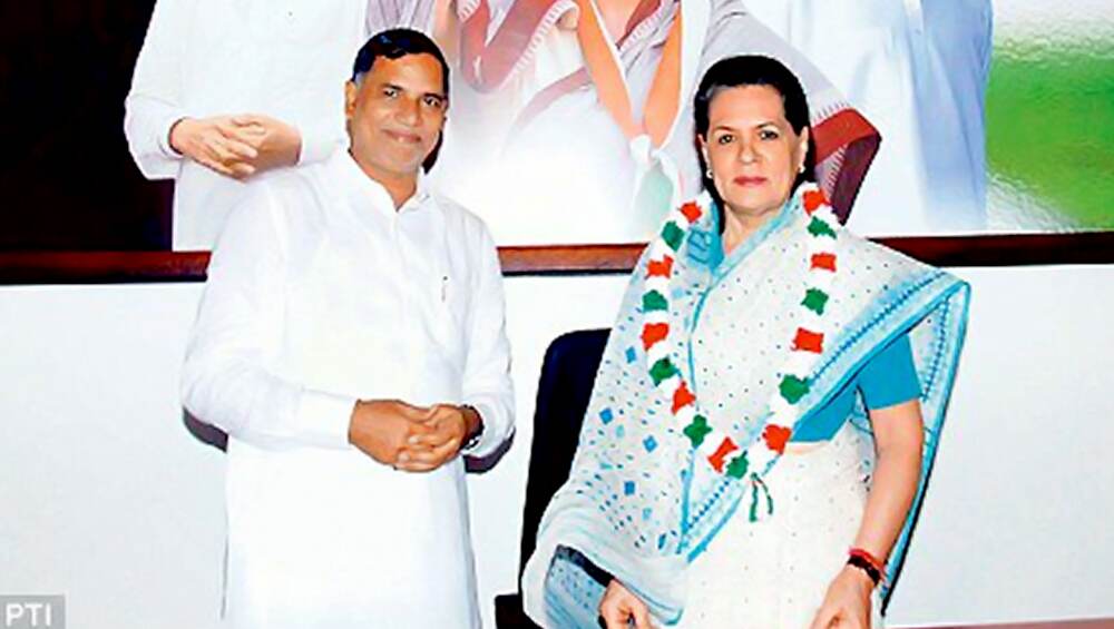 महाराष्ट्र विधानसभा चुनाव: कांग्रेस को लगा बड़ा झटका, कृपाशंकर सिंह ने दिया पार्टी से इस्तीफा, बीजेपी में हो सकते हैं शामिल महाराष्ट्र विधानसभा चुनाव: कांग्रेस को लगा बड़ा झटका, कृपाशंकर सिंह ने दिया पार्टी से इस्तीफा, बीजेपी में हो सकते हैं शामिल