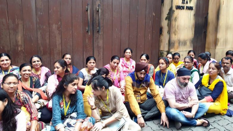PMC केस: बैंक के कर्मचारियों ने HDIL बिल्डर के घर के बाहर दिया धरना