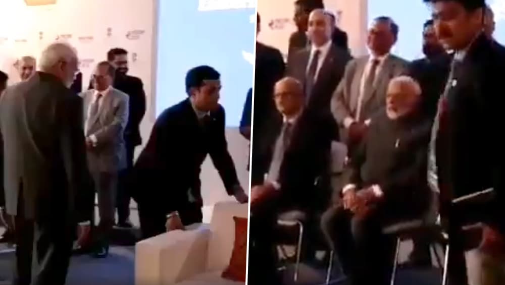 रूस प्रशासन ने पीएम मोदी के सम्मान में लगवाया सोफा, मगर पीएम सब के साथ बैठे कुर्सी पर, सादगी की हो रही है तारीफ: देखें वीडियो रूस प्रशासन ने पीएम मोदी के सम्मान में लगवाया सोफा, मगर पीएम सब के साथ बैठे कुर्सी पर, सादगी की हो रही है तारीफ: देखें वीडियो