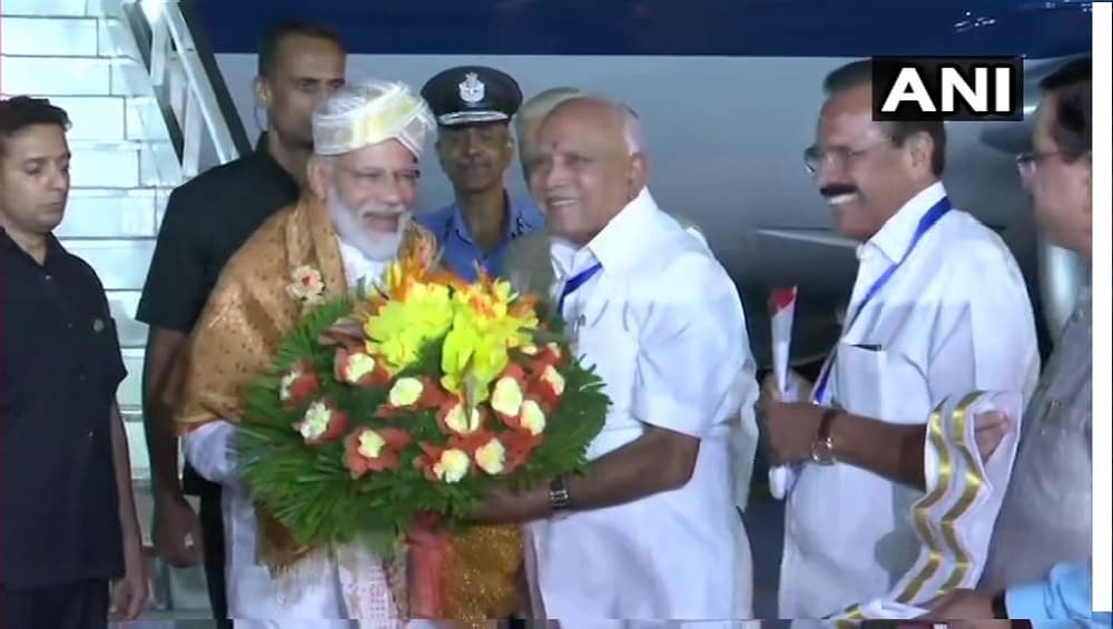 प्रधानमंत्री नरेंद्र मोदी इसरो केंद्र से ऐतिहासिक क्षण का हिस्सा बनने के लिए बेंगलुरु पहुंचे प्रधानमंत्री नरेंद्र मोदी इसरो केंद्र से ऐतिहासिक क्षण का हिस्सा बनने के लिए बेंगलुरु पहुंचे
