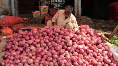 फिर रुलाने पर उतारू प्याज, केंद्रीय मंत्री बोले ‘देश में प्याज की कोई कमी नहीं, बाढ़ ने बिगाड़े हालात’