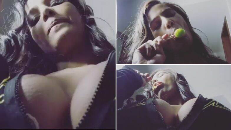 लॉलीपॉप चाटते हुए पूनम पांडे ने सेक्सी वीडियो किया पोस्ट, एक्ट्रेस का कातिलाना अंदाज कर दे किसी को भी घायल लॉलीपॉप चाटते हुए पूनम पांडे ने सेक्सी वीडियो किया पोस्ट, एक्ट्रेस का कातिलाना अंदाज कर दे किसी को भी घायल