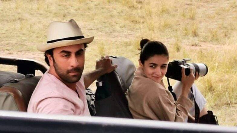 केन्या में वेकेशन मना रहे हैं रणबीर कपूर और आलिया भट्ट, सामने आई लवबर्ड की खूबसूरत तस्वीरें केन्या में वेकेशन मना रहे हैं रणबीर कपूर और आलिया भट्ट, सामने आई लवबर्ड की खूबसूरत तस्वीरें