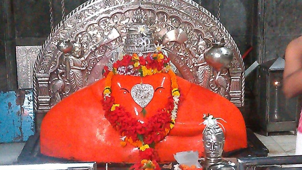 मुस्लिम व्यक्ति मंदिर बनाकर भगवान कोरगज्जा की पूजा करता है