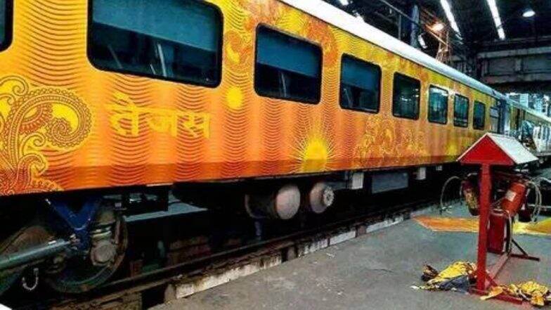 लखनऊ से दिल्ली जानेवाली तेजस एक्सप्रेस के एसी चेयर कार का किराया होगा रुपये 1,125, जबकि एक्जीक्यूटिव चेयर कार के लिए देने होंगे 2,450 लखनऊ से दिल्ली जानेवाली तेजस एक्सप्रेस के एसी चेयर कार का किराया होगा रुपये 1,125, जबकि एक्जीक्यूटिव चेयर कार के लिए देने होंगे 2,450
