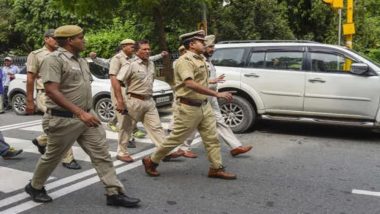 बिना बीमा और प्रदूषण संबंधी प्रमाणपत्र के कार चलाने पर दिल्ली पुलिस के एक कांस्टेबल का काटा चलाना