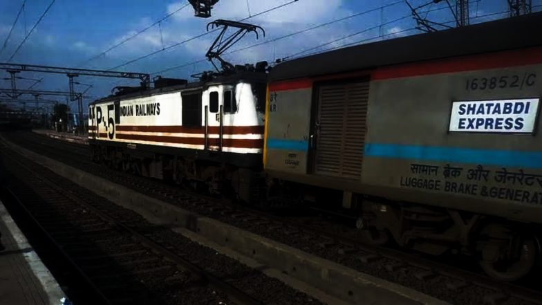 भोपाल शताब्दी एक्सप्रेस में संदिग्ध सामान की सूचना से मचा हड़कंप, मथुरा में की गई जांच