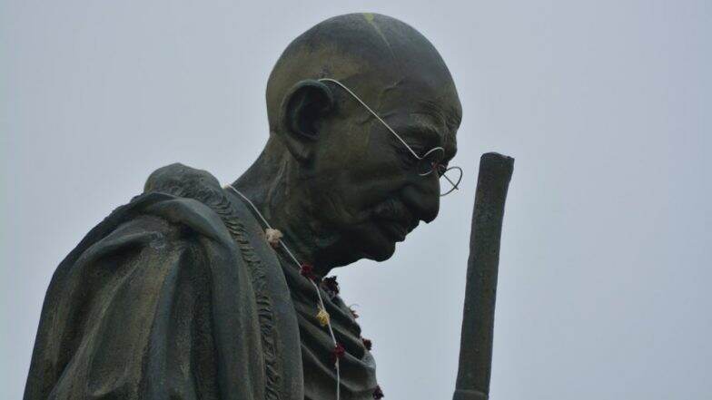 Hindi Diwas 2019: राष्ट्रपिता महात्मा गांधी क्यों बनाना चाहते थे हिंदी को राष्ट्रभाषा, जानिए कौन थे उनके हिंदी दूत Hindi Diwas 2019: राष्ट्रपिता महात्मा गांधी क्यों बनाना चाहते थे हिंदी को राष्ट्रभाषा, जानिए कौन थे उनके हिंदी दूत