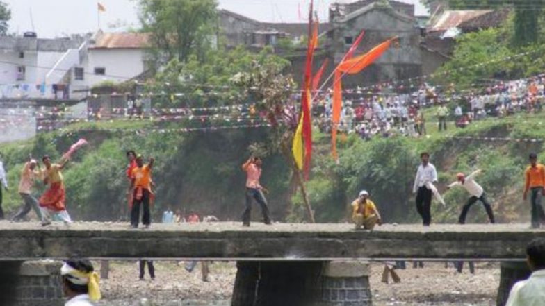 मध्य प्रदेश: छिंदवाड़ा में प्रेमी-प्रेमिका की याद में किया जाता है पत्थर बरसाने वाले गोटमार मेले का आयोजन, जानिए क्यों लोग एक-दूसरे पर बरसाते हैं पत्थर
