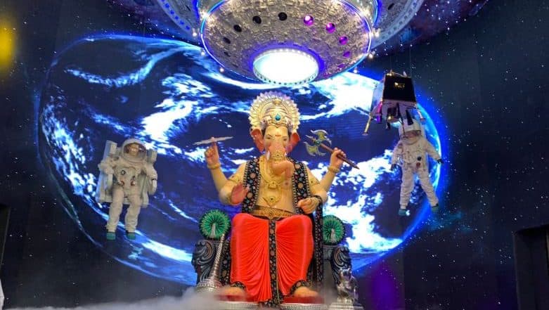 Lalbaugcha Raja 2019: गड्ढे नहीं भरने पर ‘लालबागचा राजा’ मंडल पर लगा 60 लाख रुपये का जुर्माना Lalbaugcha Raja 2019: गड्ढे नहीं भरने पर ‘लालबागचा राजा’ मंडल पर लगा 60 लाख रुपये का जुर्माना