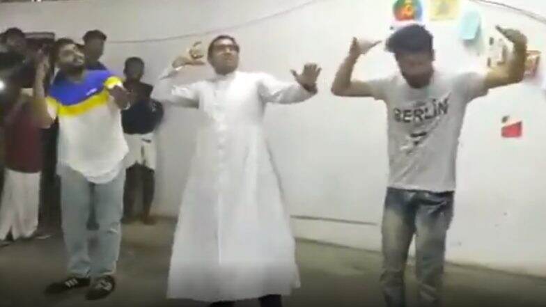 दिल्ली: चर्च के पादरी ने फिल्मी गाने पर जमकर लगाए ठुमके, देखें वायरल वीडियो दिल्ली: चर्च के पादरी ने फिल्मी गाने पर जमकर लगाए ठुमके, देखें वायरल वीडियो