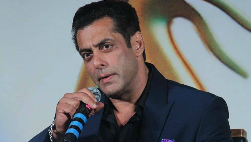 सलमान खान के शो 'बिग बॉस 13' पर लग सकता है ताला? केंद्र सरकार कर रही है शिकायतों की जांच सलमान खान के शो 'बिग बॉस 13' पर लग सकता है ताला? केंद्र सरकार कर रही है शिकायतों की जांच