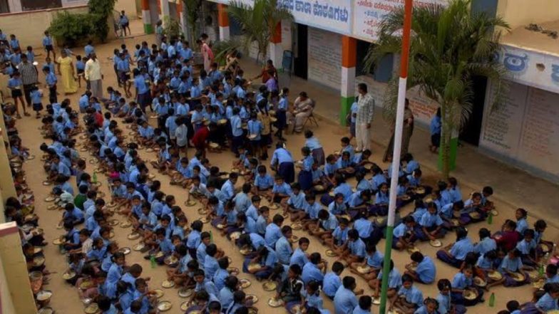 अमरावती: वेलेंटाइन डे पर कॉलेज में छात्राओं को दिलाई गई शपथ, 'न तो प्रेम करेंगे और न ही प्रेम विवाह'