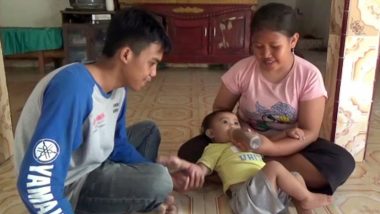 इंडोनेशिया: मां 14 महीने की बेटी को रोज पिलाती है 5 बोतल कॉफ़ी, वजह जानकर हो जाएंगे हैरान, देखें वायरल वीडियो