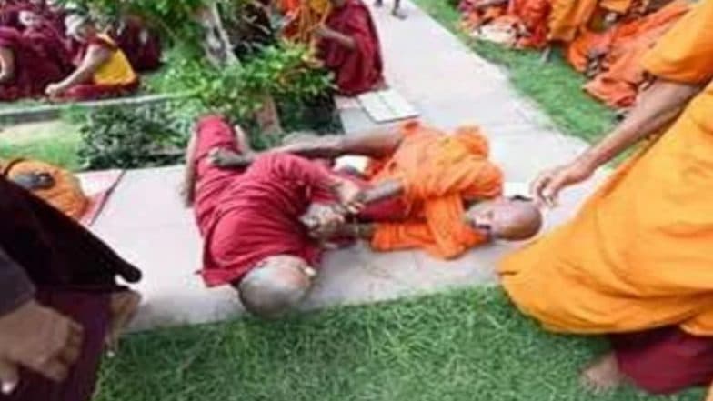 बिहार: विश्व को शांति का संदेश देने वाले बौद्ध भिक्षु आपस में भिड़े, मामले की प्राथमिकी बोधगया थाने में दर्ज बिहार: विश्व को शांति का संदेश देने वाले बौद्ध भिक्षु आपस में भिड़े, मामले की प्राथमिकी बोधगया थाने में दर्ज
